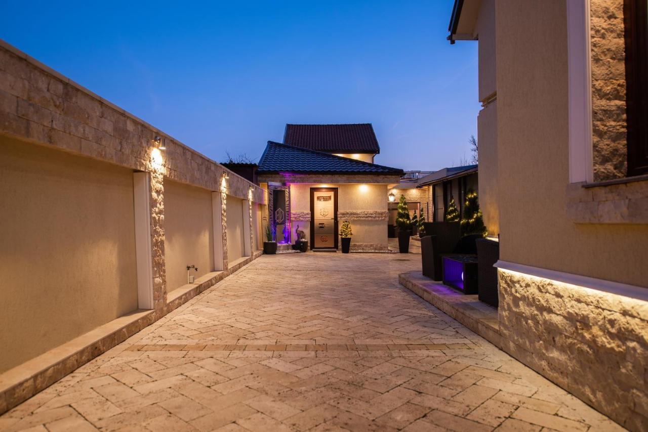 H & V Residence - Split Level Apartment Arad Exterior photo