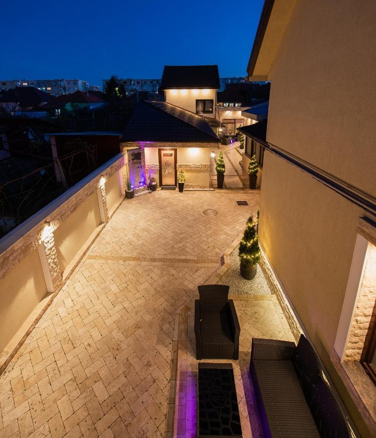 H & V Residence - Split Level Apartment Arad Exterior photo